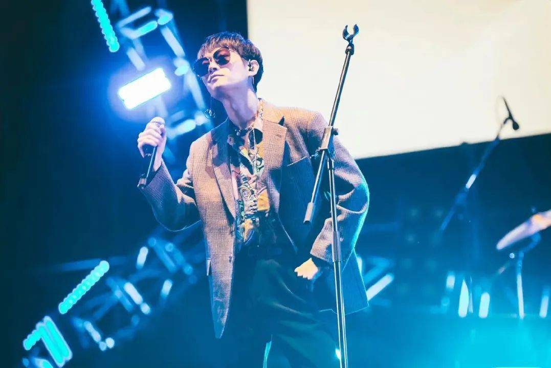 摇滚乐队演奏_xjαpαn摇滚乐队_4人摇滚乐队ecosystem