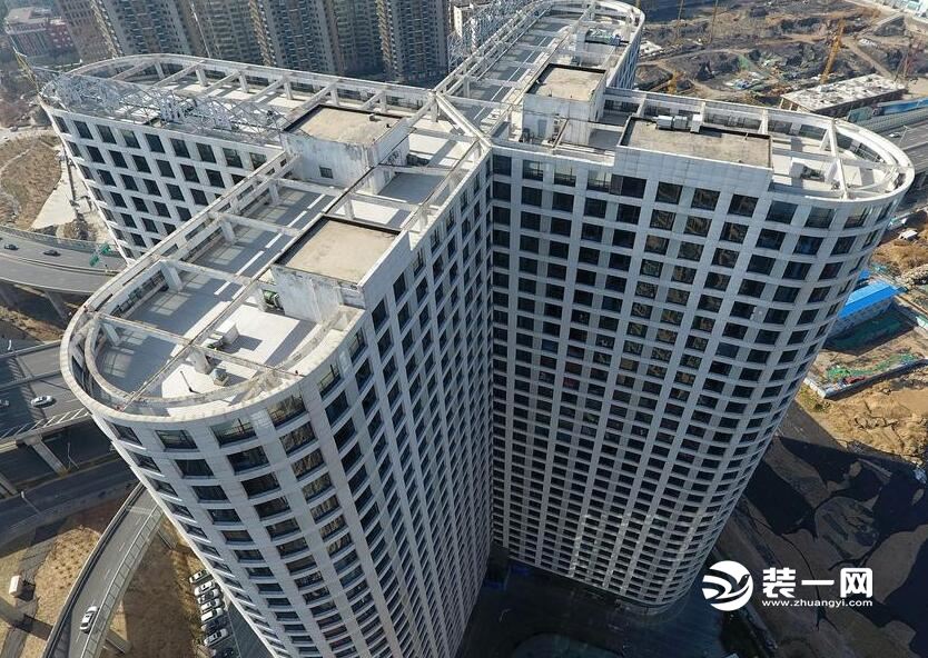郑州一大楼3000多个窗户缀满楼体