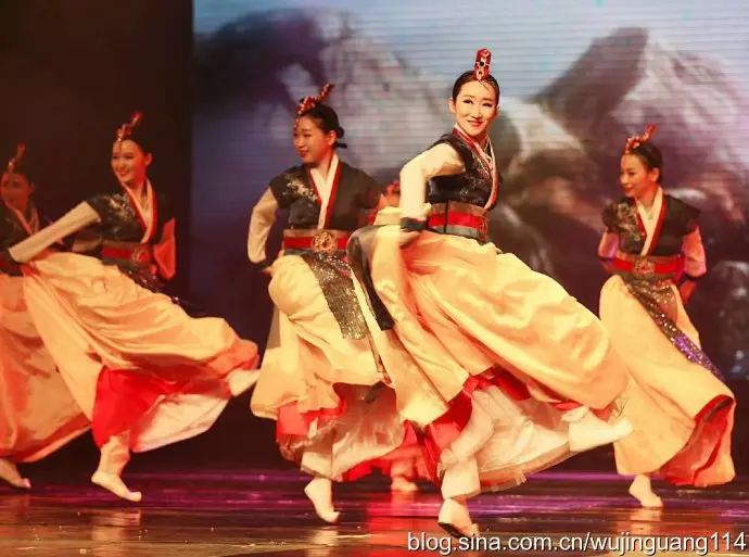 朝鲜民俗风情街_楼街朝鲜族乡_朝鲜族一条街