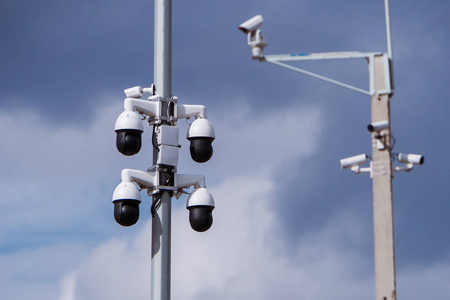 一般路口监控能看多少米_路口监控 一般多远_路口多远监控一般安装