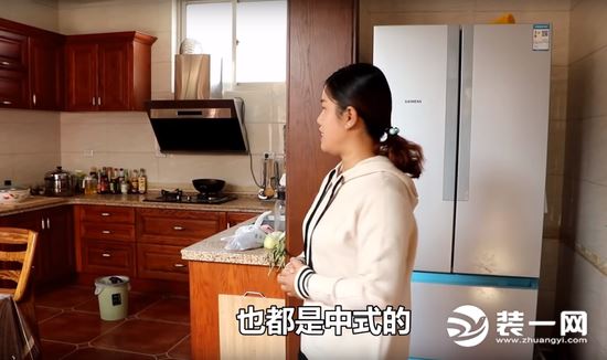 河南土豪花百万盖别墅 客厅吊顶价格都是五六万一盏