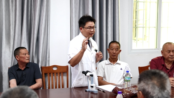 不忘初心 情系老兵——“八一”慰问义诊传递社会温暖与敬意