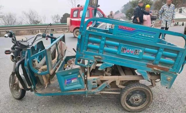 路口追尾三轮车怎么办_三轮追尾轿车_追尾三轮车一定是后车全责吗