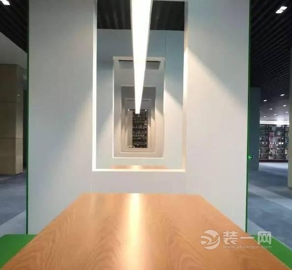 郑州大学西亚斯图书馆
