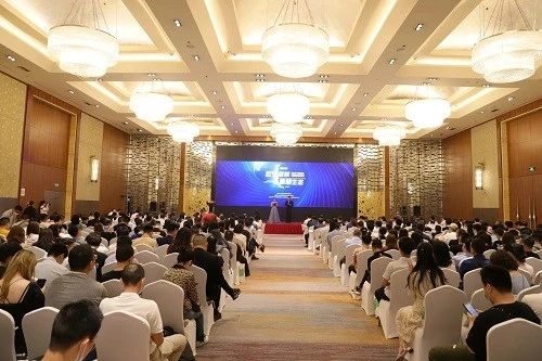 成都会议讲话_成都金虎视频会议_成都会议合影