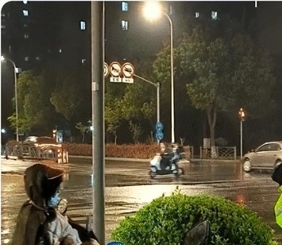 如何调出道路十字路口监控画面_十字路口调出监控道路画面视频_十字路口监控