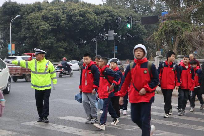 摄像公安路口监控头怎么用_摄像公安路口监控头怎么安装_路口公安监控摄像头