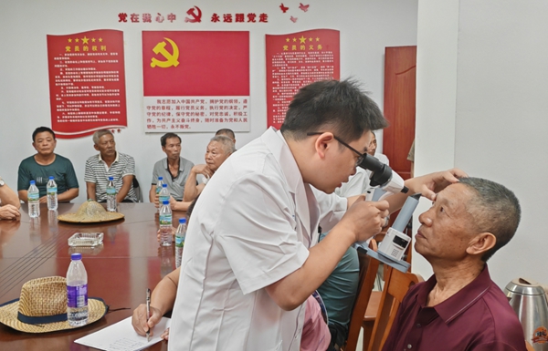 不忘初心 情系老兵——“八一”慰问义诊传递社会温暖与敬意