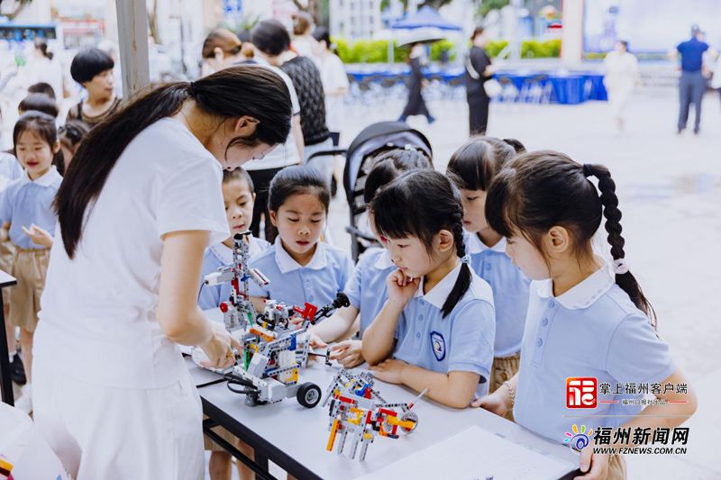 机器人表演、科学秀、泡泡秀……福州鼓楼把科技“玩”出花样