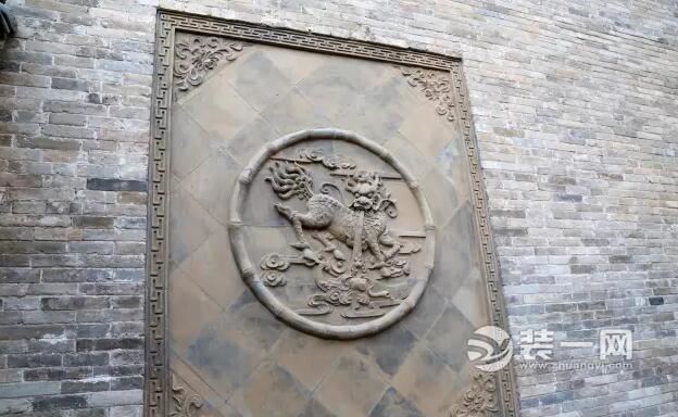 在郑州拆迁工地上惊现一座四合院