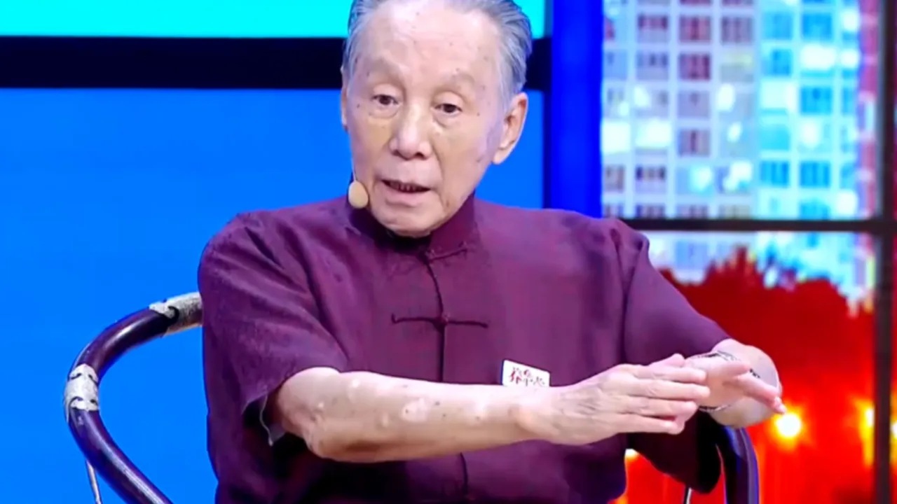 婴儿吃完奶不停打嗝_婴儿打嗝完又要吃奶_婴儿奶停完打嗝吃什么药