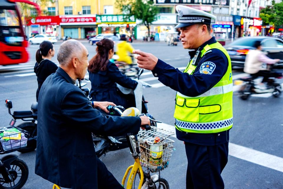 交警公安车有啥区别_公安和交警_交警公安局