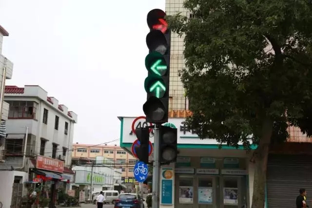 司机高速路口_驶出高速路口_在高速路口