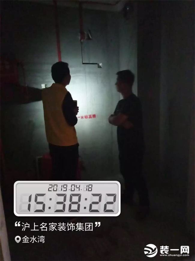 郑州沪上名家装修公司巡检队携新员工赴一线工地学习施工工艺 现场图片