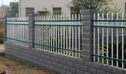 自建房的金属护栏