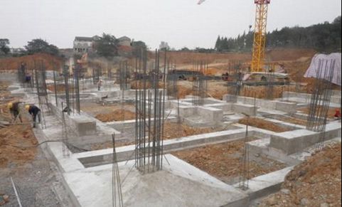 正在施工的房屋地基 正在施工的房屋地基