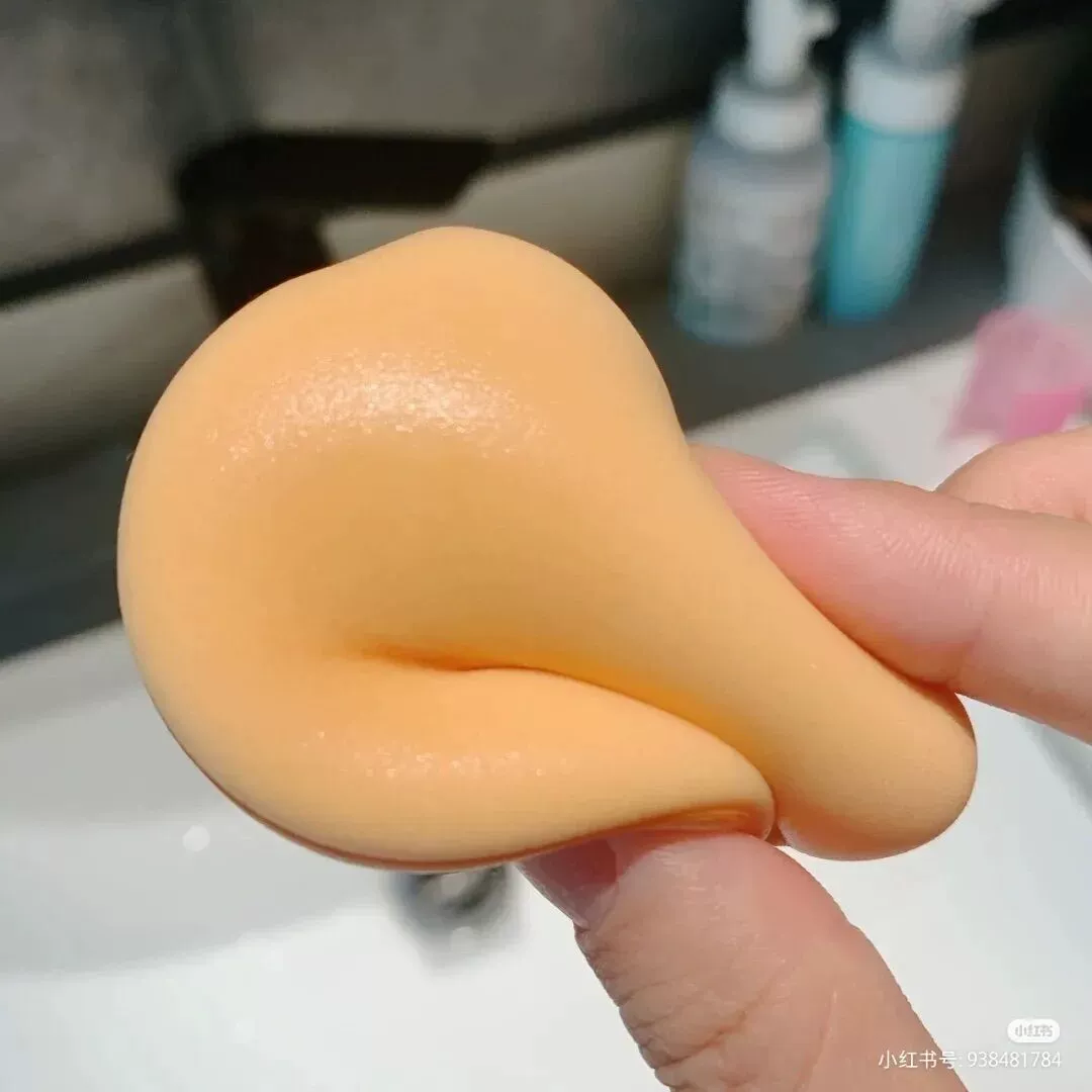 脸上掉皮屑_原因脸部掉皮屑是怎么回事_脸部掉皮屑是什么原因