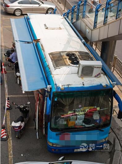 奇葩流动快餐车改装 郑州街头快餐店内部装修温馨