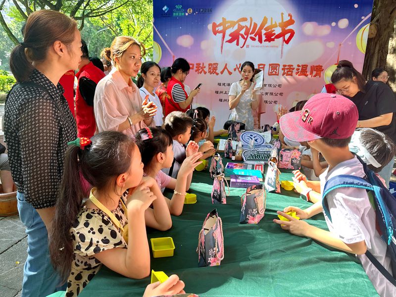 鼓楼区五凤街道龙泉社区开展“中秋暖人心 月圆话温情”主题活动
