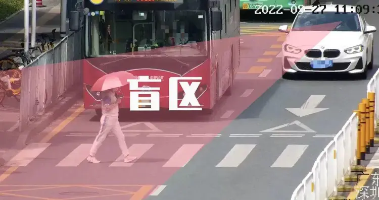 路口女交警_女交警街头温柔喊话车主_交警女生