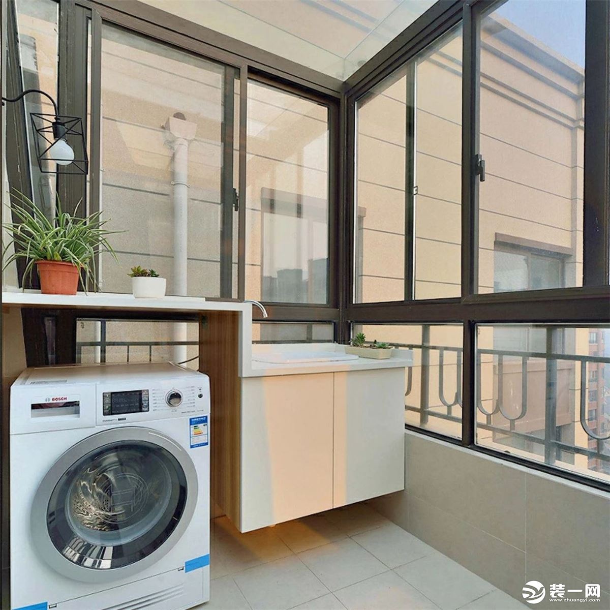  阳台贴砖还是刷漆效果图