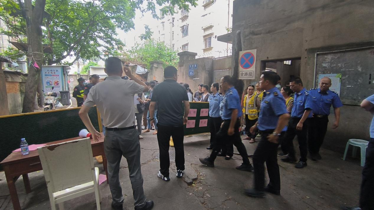台江上海街道：不忘初心党旗红  防汛一线显担当