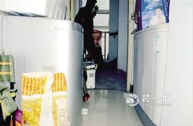 小区电梯坏未修和堵消火栓存隐患