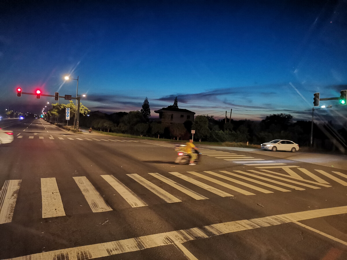如何调出道路十字路口监控画面_十字路口调出监控道路画面视频_十字路口监控