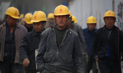 一群建筑工人