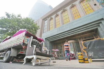 郑州皇家一号室内装修大规模拆除 年底将改建商场