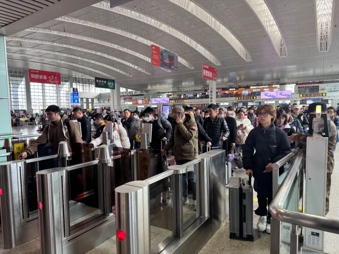 春运第三天福州火车站客流平稳有序，预计发送旅客8.5万人次