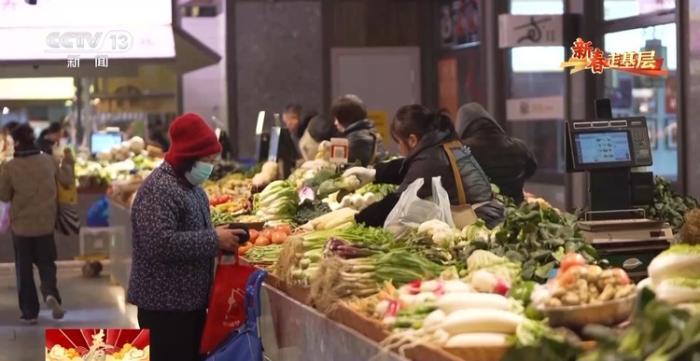 新春走基层丨菜市场里喝咖啡、品美食……走进这个“烟火气”打卡地