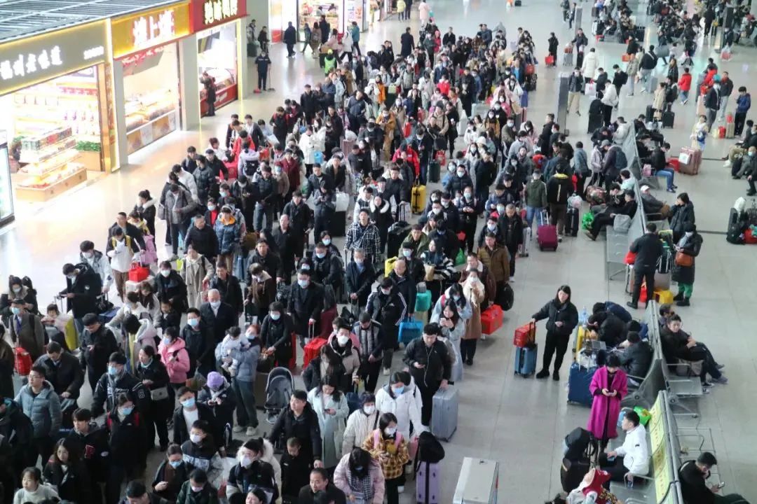 春运第三天福州火车站客流平稳有序，预计发送旅客8.5万人次
