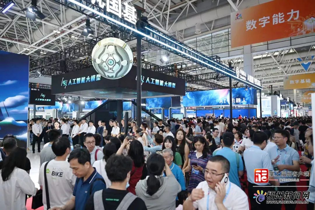 挤爆了！福州这里，到处都是人人人……