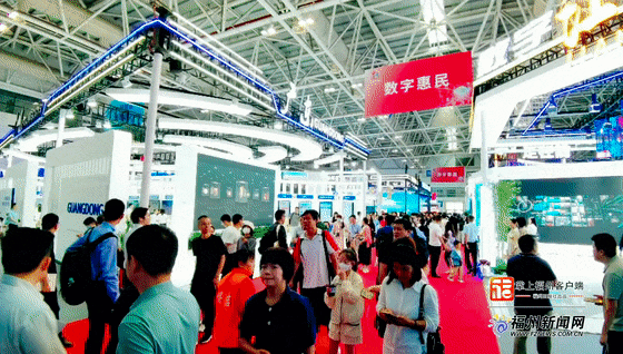 挤爆了！福州这里，到处都是人人人……
