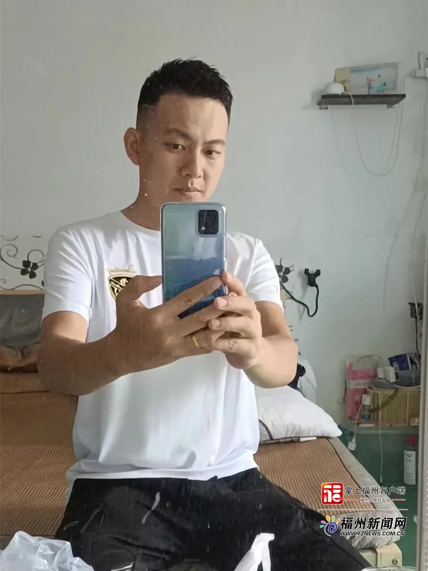 福州“蓝衣小哥”找到了！他说：被雨淋过，就想为人撑把伞