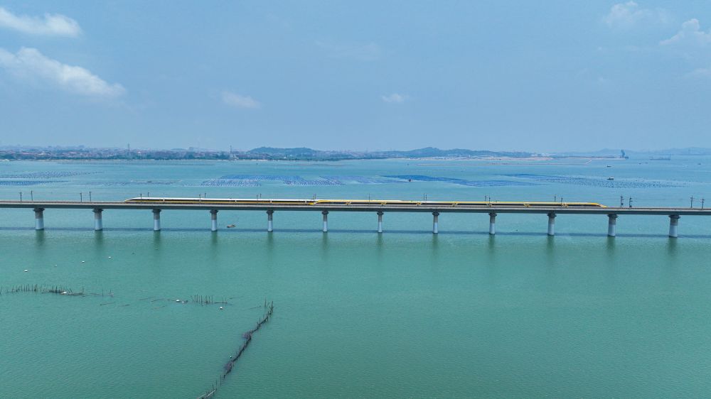中国最快的跨海高铁在台湾海峡西岸开通