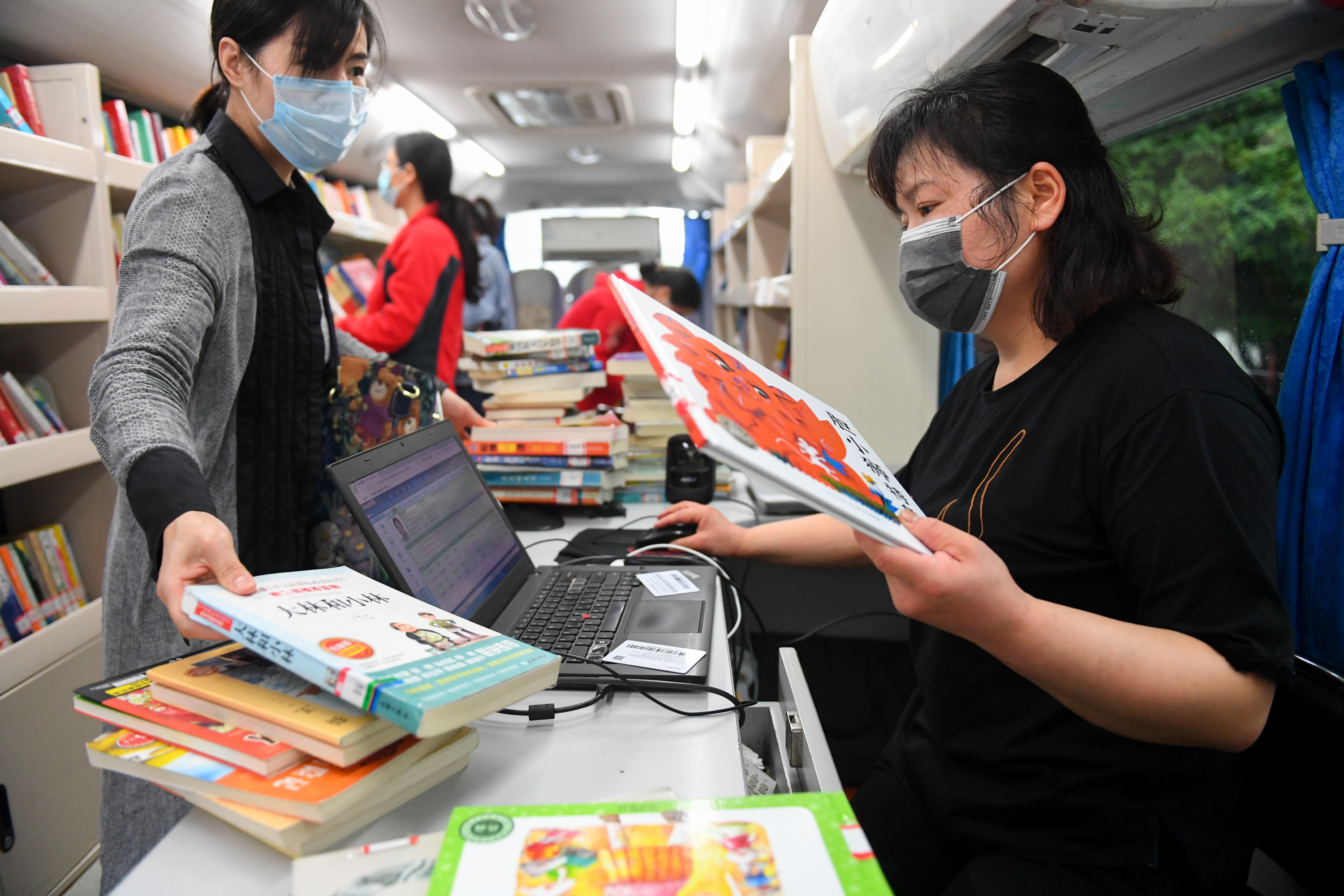 形容图书馆读者_图书馆形容读者的句子_图书馆如何形容