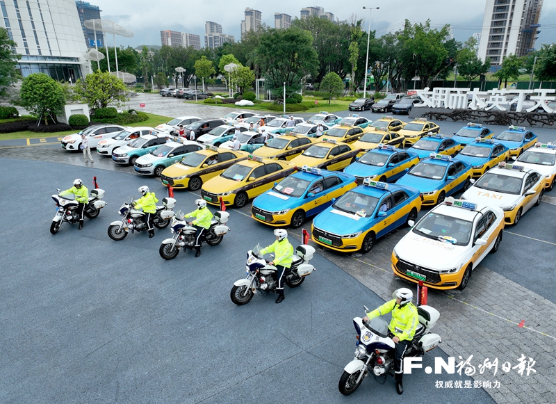 福州“高考直通车”爱心送考发车仪式举行