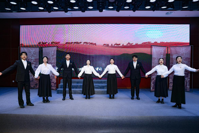 聆听剧场里的诗行 市图书馆第三届诗歌剧场上演精彩瞬间