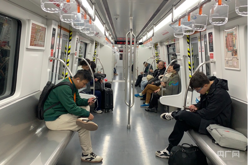 福州：地铁线织就城市幸福出行网