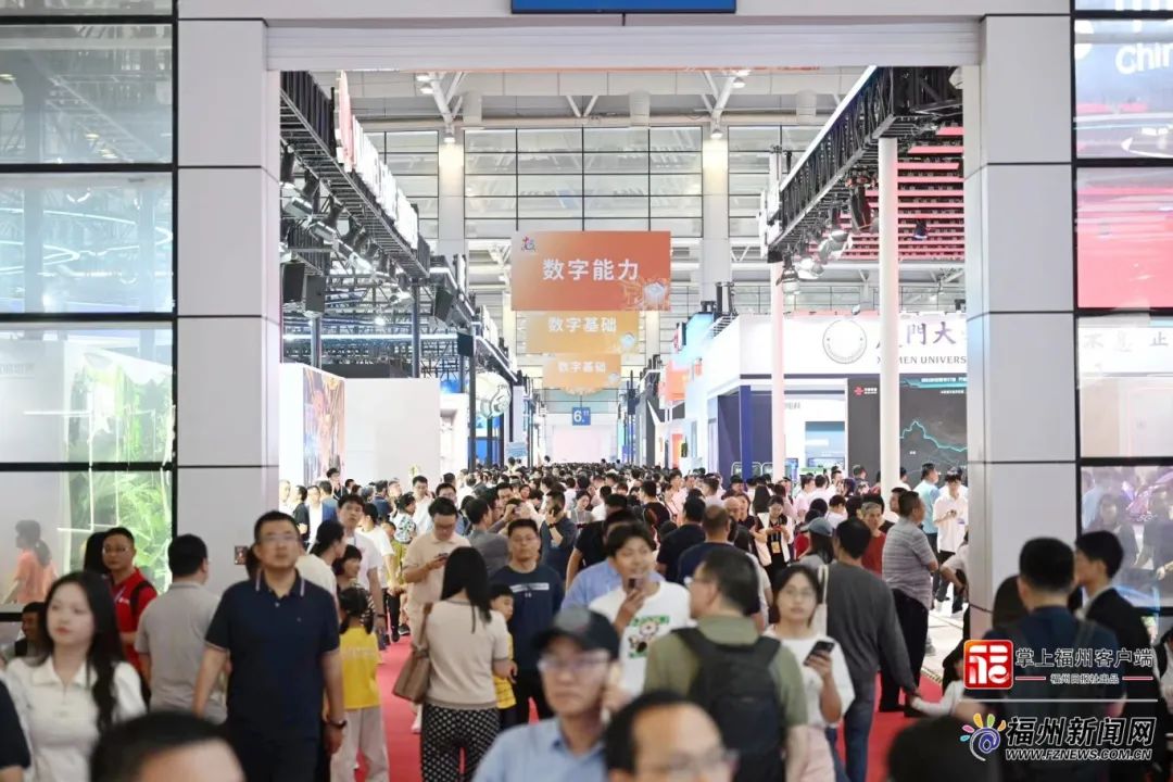 挤爆了！福州这里，到处都是人人人……