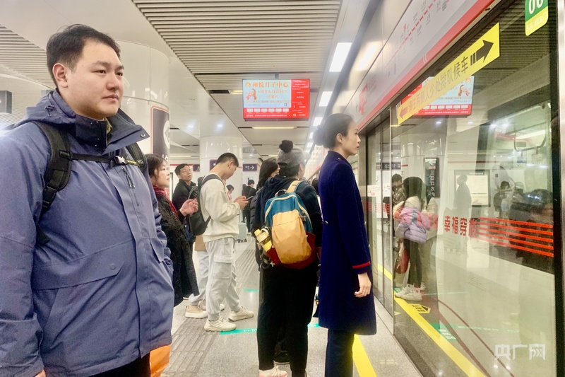 福州：地铁线织就城市幸福出行网