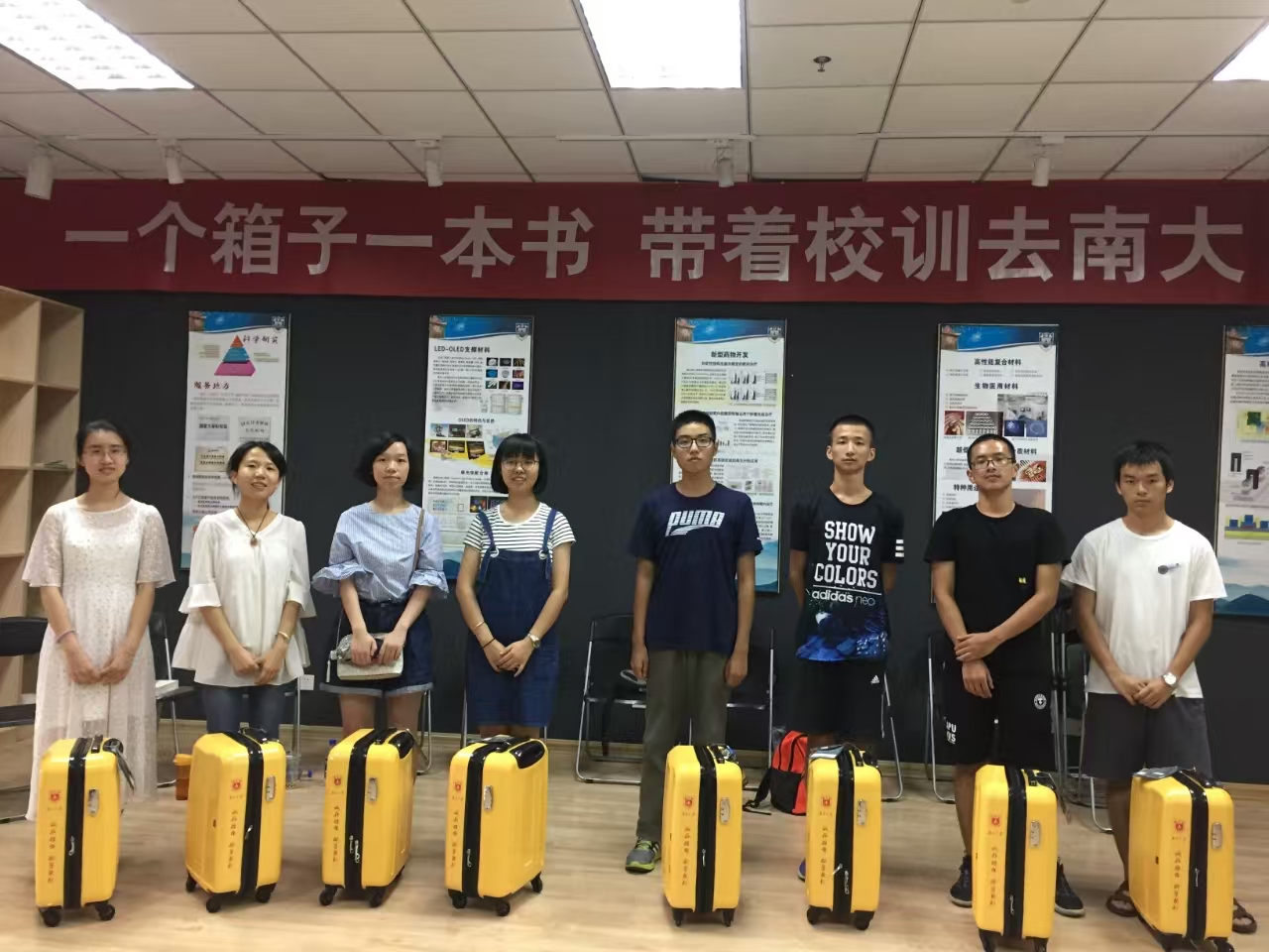 一只箱子一本书，南大福建新生收到入学成年礼