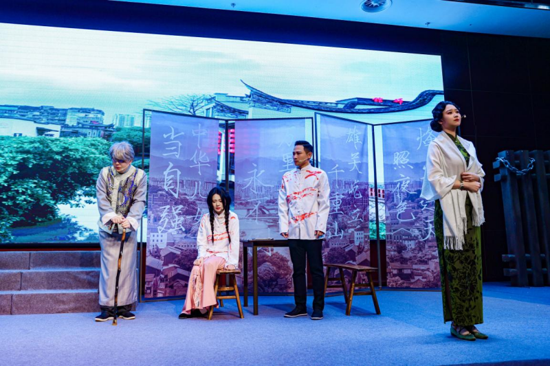 聆听剧场里的诗行 市图书馆第三届诗歌剧场上演精彩瞬间