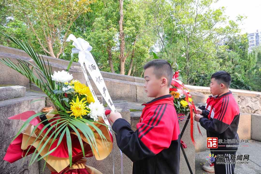 福州仓山举行祭扫严复陵墓活动
