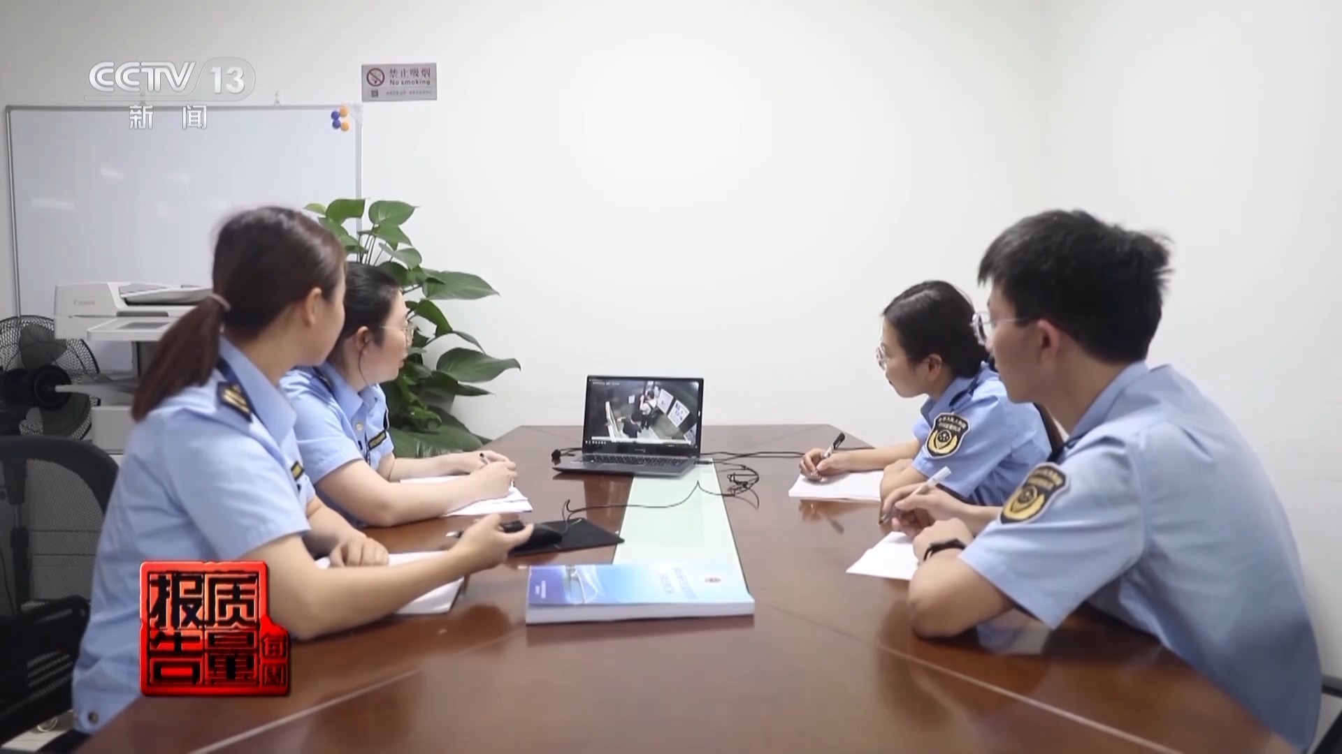 电梯维保市场乱象：两人维保，一人竟是“纸片人”