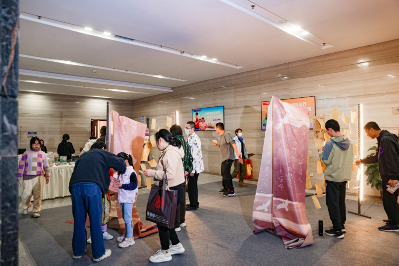 聆听剧场里的诗行 市图书馆第三届诗歌剧场上演精彩瞬间