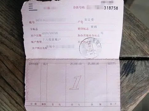 二哈在家不仅拆家还撕钱，主人火冒三丈，扬言今晚要把它炖了