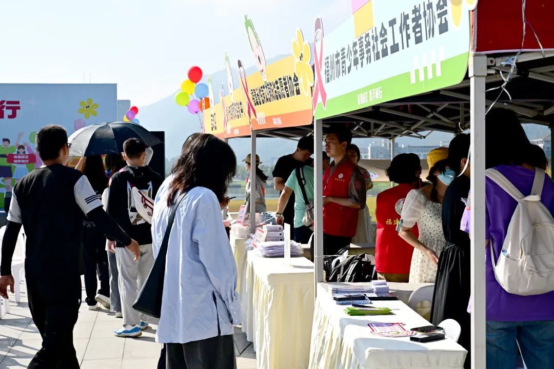 “青春防艾 携手同行”大型宣教活动在旗山湖公园举行